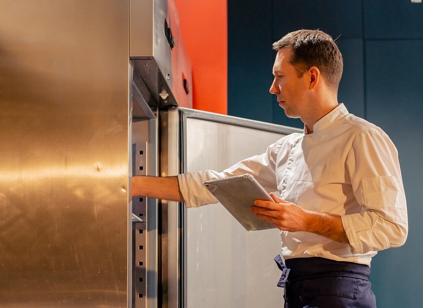 Cómo saber si tu nevera o refrigerador necesita cambio de motor de evaporador